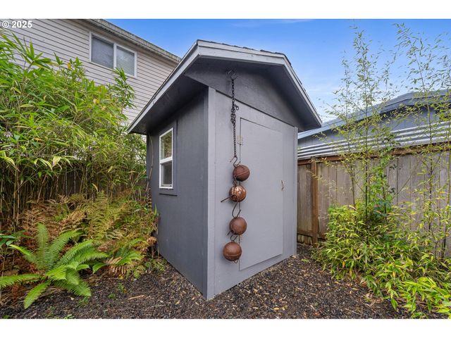111 S DOLPHIN St, Rockaway Beach, OR 97136
