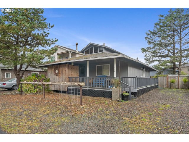 111 S DOLPHIN St, Rockaway Beach, OR 97136