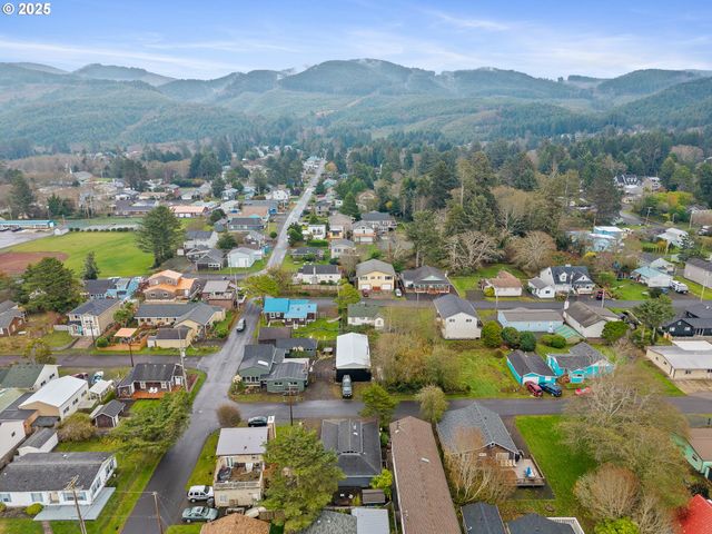 111 S DOLPHIN St, Rockaway Beach, OR 97136