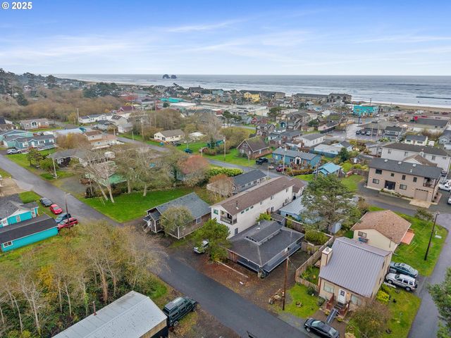 111 S DOLPHIN St, Rockaway Beach, OR 97136