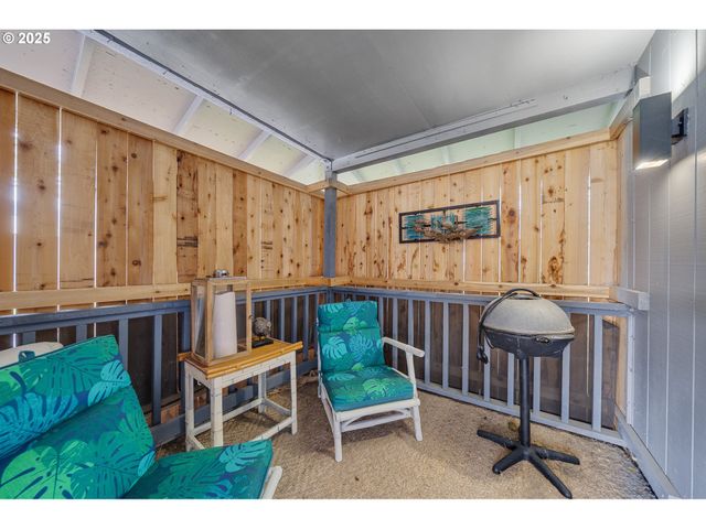 111 S DOLPHIN St, Rockaway Beach, OR 97136