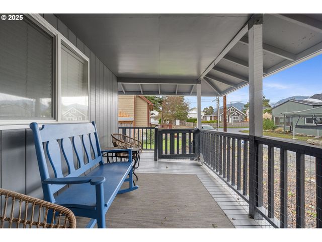 111 S DOLPHIN St, Rockaway Beach, OR 97136