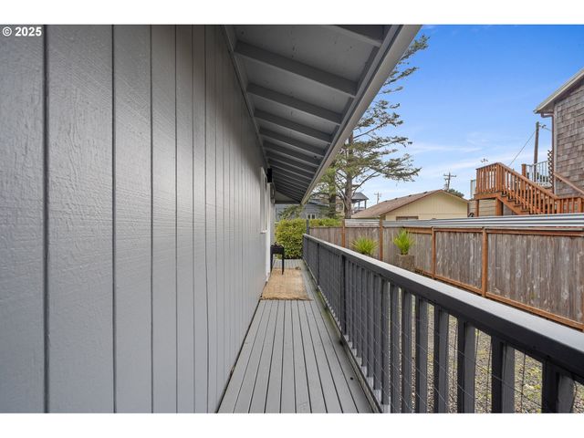 111 S DOLPHIN St, Rockaway Beach, OR 97136