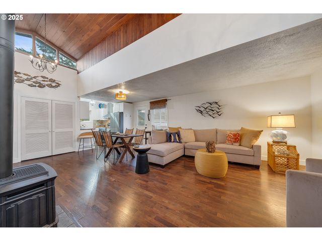 111 S DOLPHIN St, Rockaway Beach, OR 97136