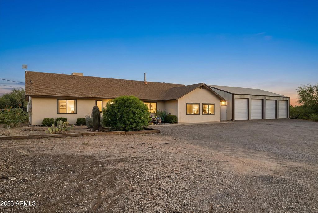 2015 E CIRCLE MOUNTAIN Road, New River, AZ 85087 — exterior