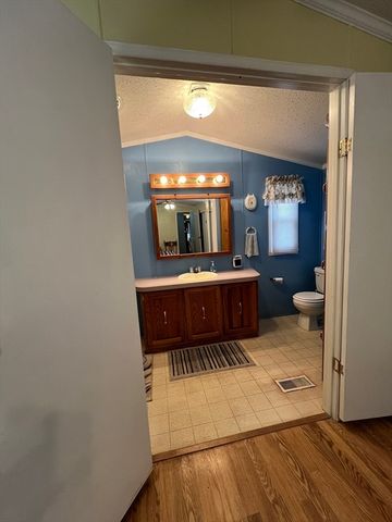 56 Park Ave, Sturbridge, MA 01566