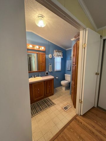 56 Park Ave, Sturbridge, MA 01566