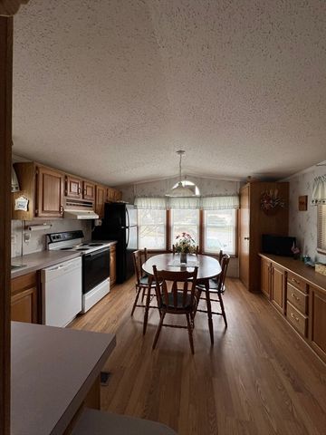 56 Park Ave, Sturbridge, MA 01566