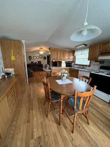 56 Park Ave, Sturbridge, MA 01566