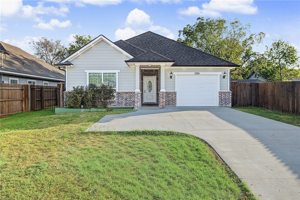 1208 West Martin Luther King Jr Street, Bryan, TX 77803 — exterior
