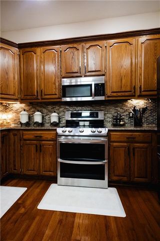 4912 Corinth Drive, St Joseph, MO 64506