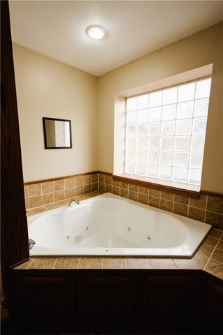 4912 Corinth Drive, St Joseph, MO 64506