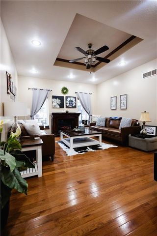 4912 Corinth Drive, St Joseph, MO 64506