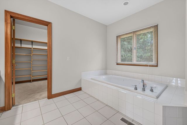 4N760 S Circle Drive, St. Charles, IL 60175