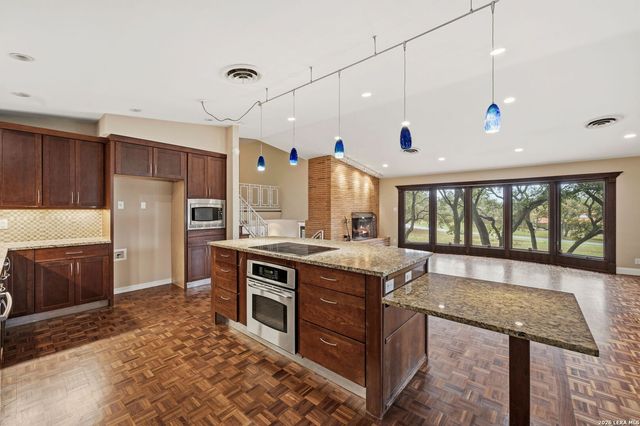 7881 N Verde Dr, San Antonio, TX 78240