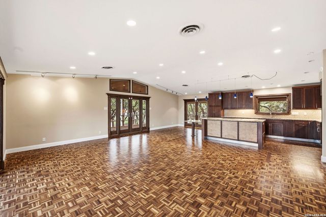 7881 N Verde Dr, San Antonio, TX 78240