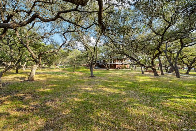 7881 N Verde Dr, San Antonio, TX 78240