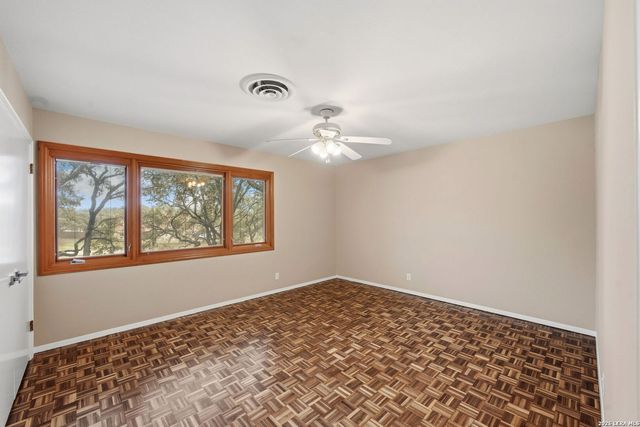 7881 N Verde Dr, San Antonio, TX 78240