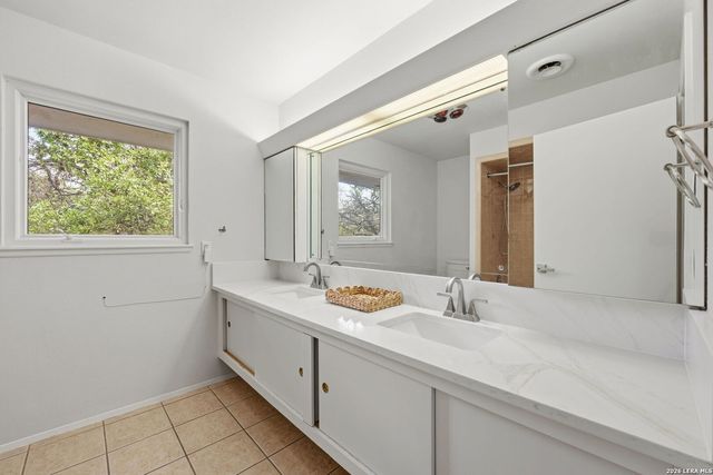 7881 N Verde Dr, San Antonio, TX 78240