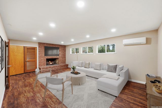 7881 N Verde Dr, San Antonio, TX 78240