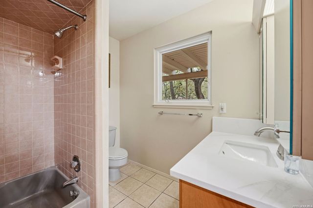 7881 N Verde Dr, San Antonio, TX 78240