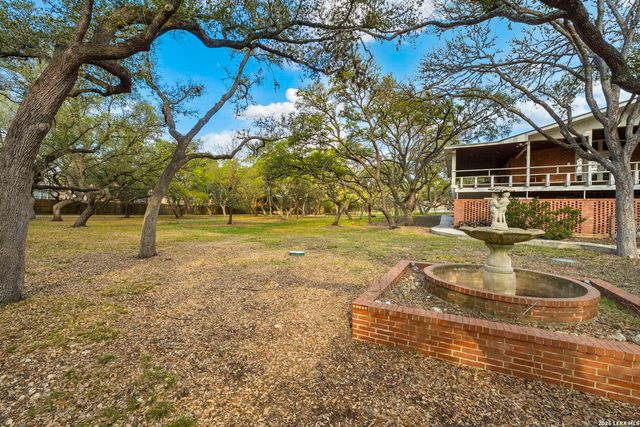 7881 N Verde Dr, San Antonio, TX 78240