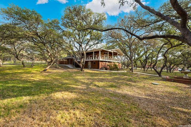 7881 N Verde Dr, San Antonio, TX 78240