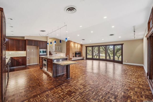 7881 N Verde Dr, San Antonio, TX 78240