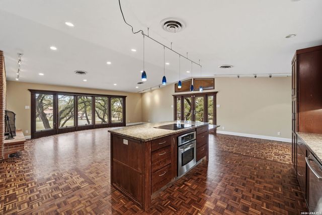 7881 N Verde Dr, San Antonio, TX 78240