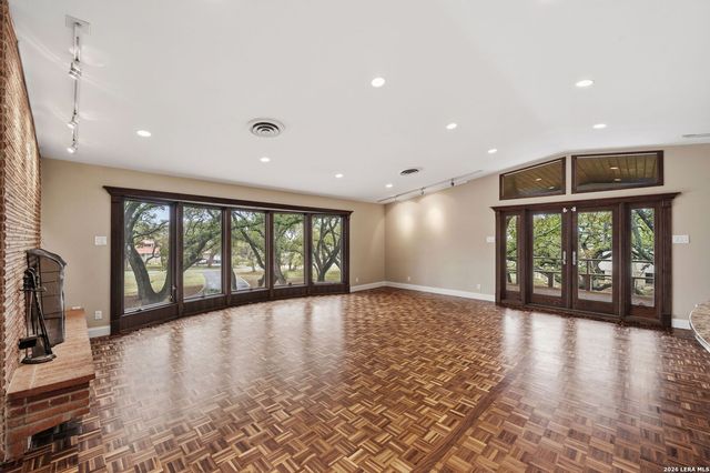 7881 N Verde Dr, San Antonio, TX 78240