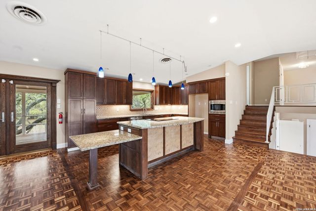 7881 N Verde Dr, San Antonio, TX 78240