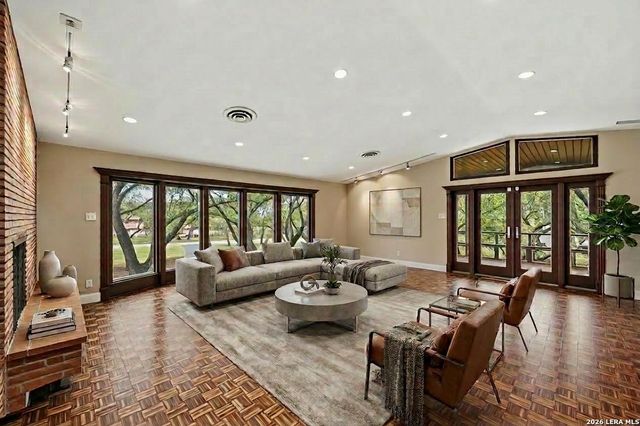 7881 N Verde Dr, San Antonio, TX 78240