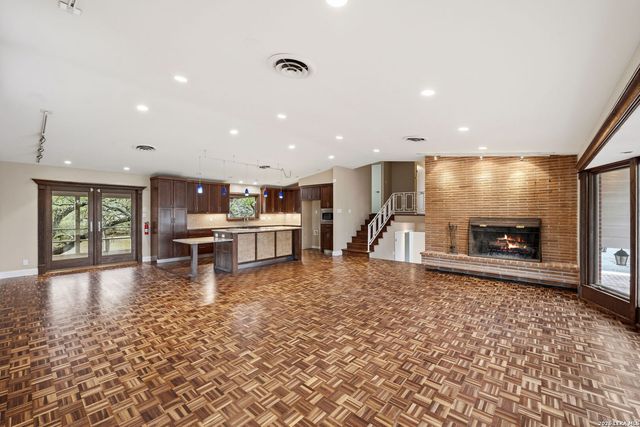 7881 N Verde Dr, San Antonio, TX 78240