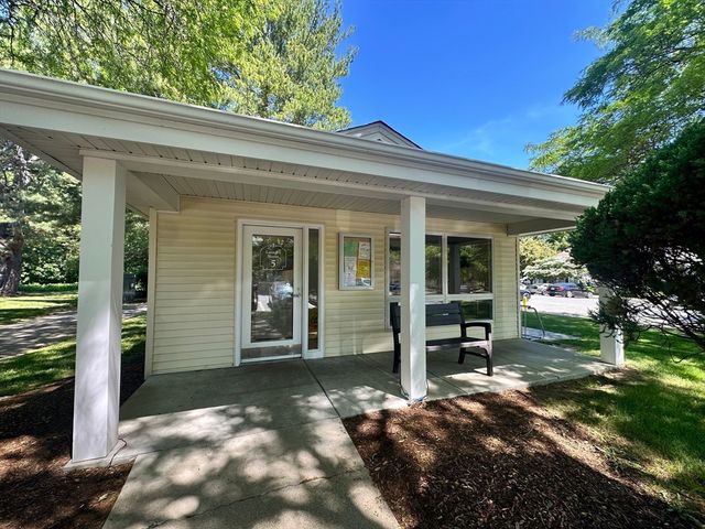 25 Village Rock Ln 12, Natick, MA 01760