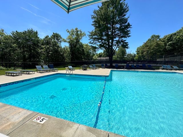 25 Village Rock Ln 12, Natick, MA 01760