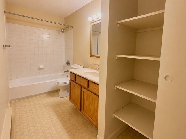 25 Village Rock Ln 12, Natick, MA 01760