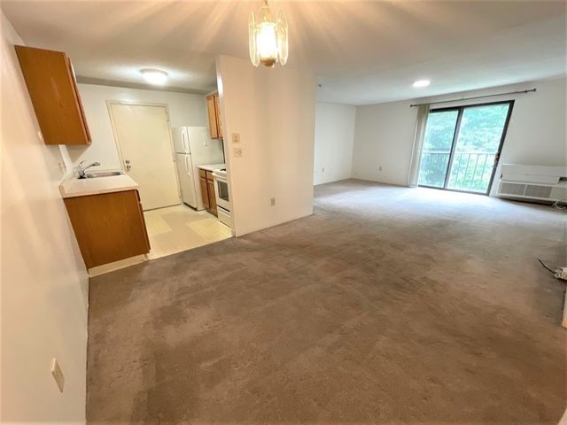 25 Village Rock Ln 12, Natick, MA 01760