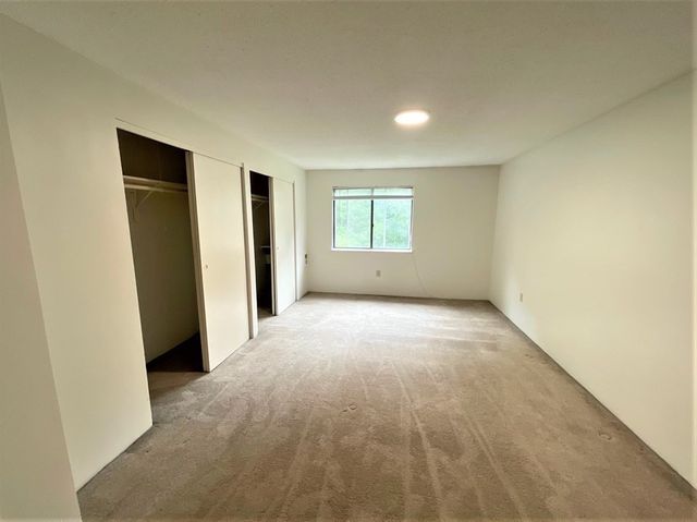 25 Village Rock Ln 12, Natick, MA 01760