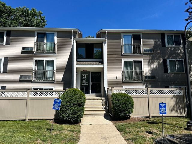 25 Village Rock Ln 12, Natick, MA 01760