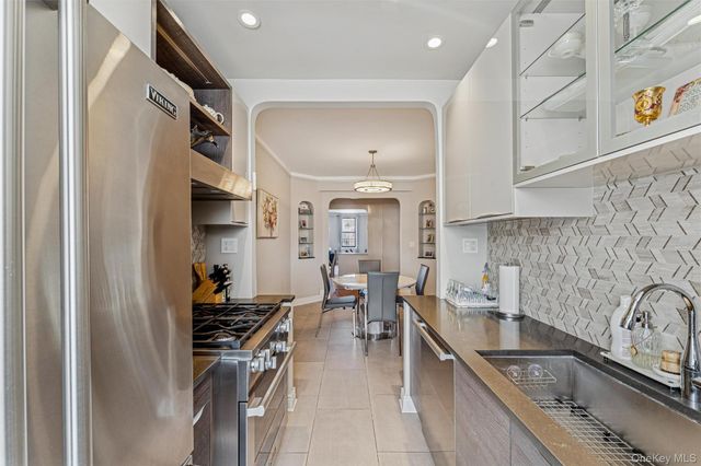 8451 Beverly Road 6R, Kew Gardens, NY 11415