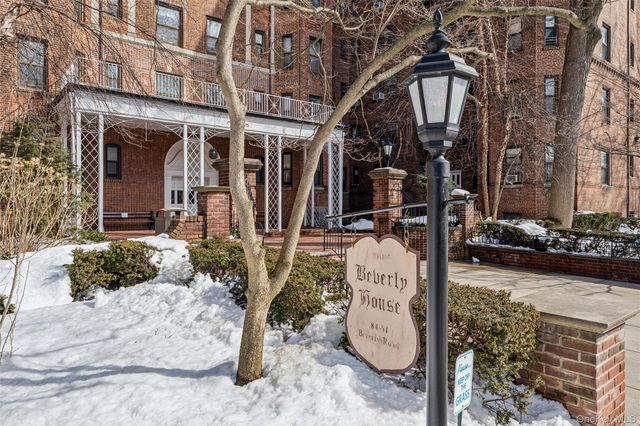8451 Beverly Road 6R, Kew Gardens, NY 11415