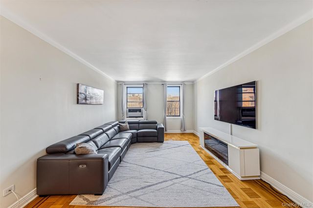 8451 Beverly Road 6R, Kew Gardens, NY 11415