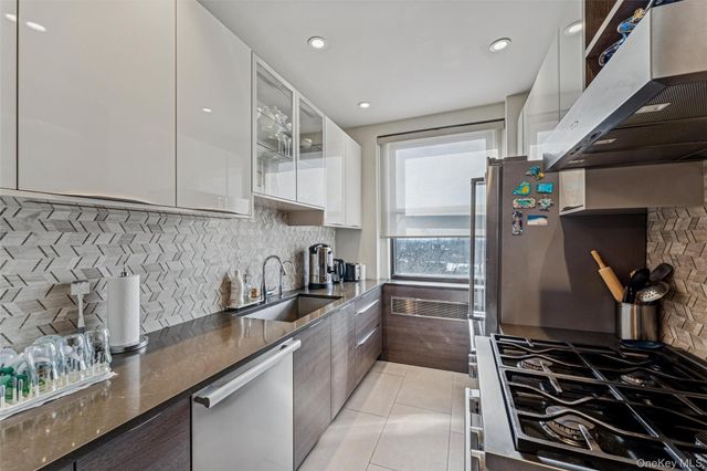 8451 Beverly Road 6R, Kew Gardens, NY 11415