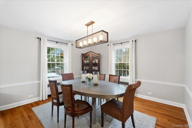 12 Stoneleigh Close, Scarsdale, NY 10583