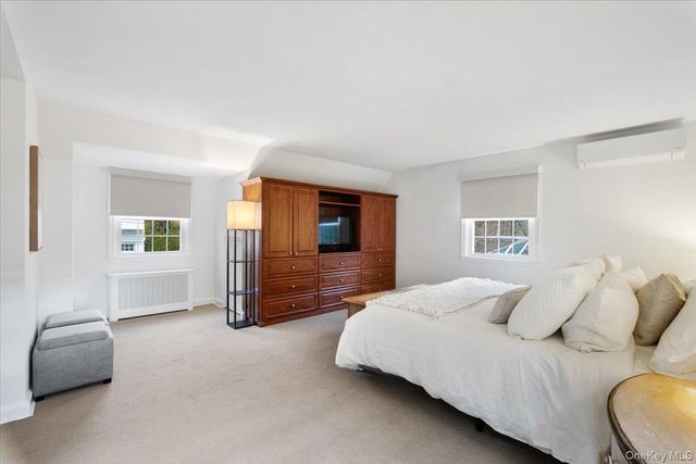 12 Stoneleigh Close, Scarsdale, NY 10583