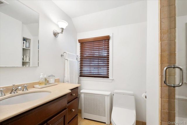 12 Stoneleigh Close, Scarsdale, NY 10583