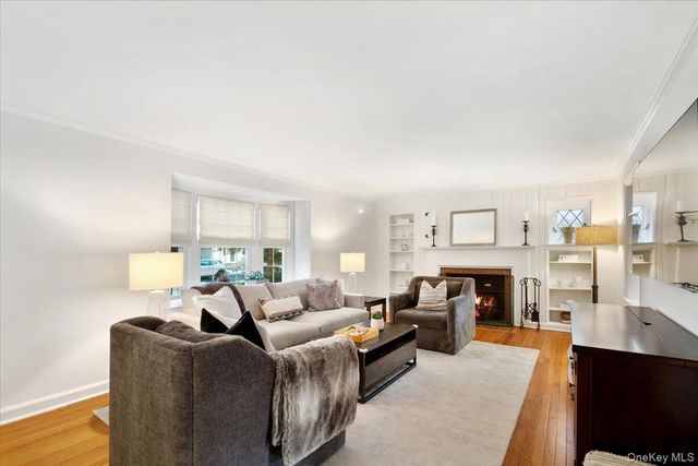 12 Stoneleigh Close, Scarsdale, NY 10583