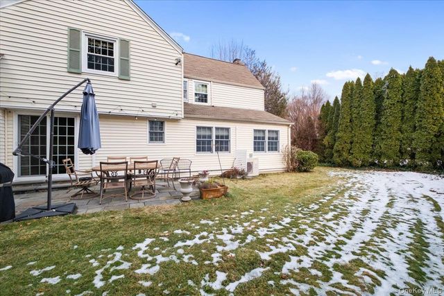 12 Stoneleigh Close, Scarsdale, NY 10583