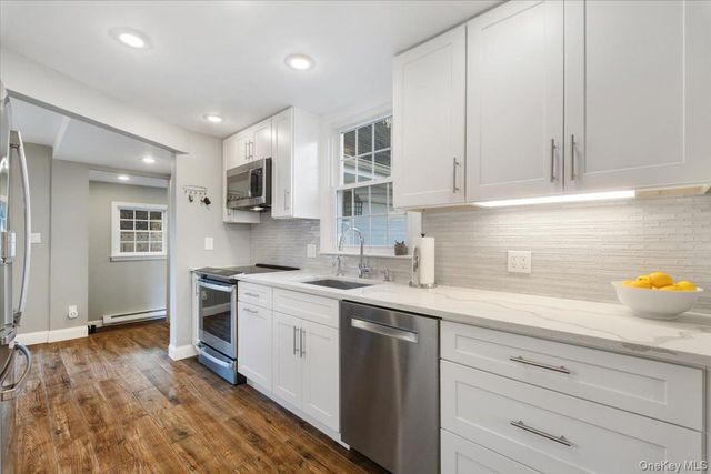 12 Stoneleigh Close, Scarsdale, NY 10583