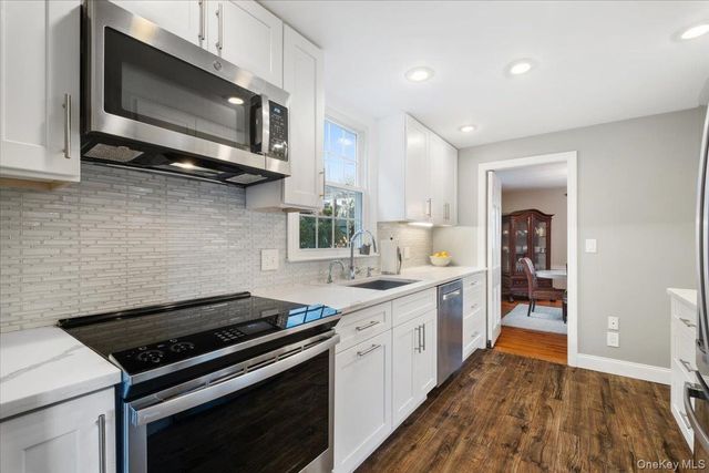 12 Stoneleigh Close, Scarsdale, NY 10583